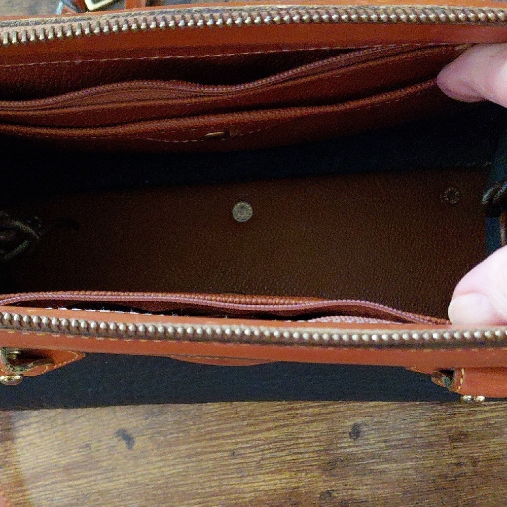 DOONEY AND BOURKE Chic Black and Tan Crossbody Bag - Picture 5 of 11